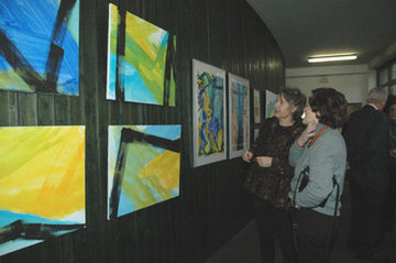 Foto: Besucher der Ausstellung