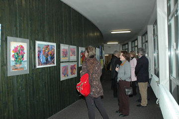 Foto: Besucher der Ausstellung