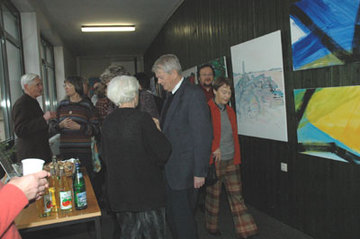 Foto: Besucher der Ausstellung