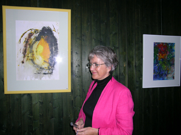 Frau Stammann bei der Eröffnung der Kunstausstellung